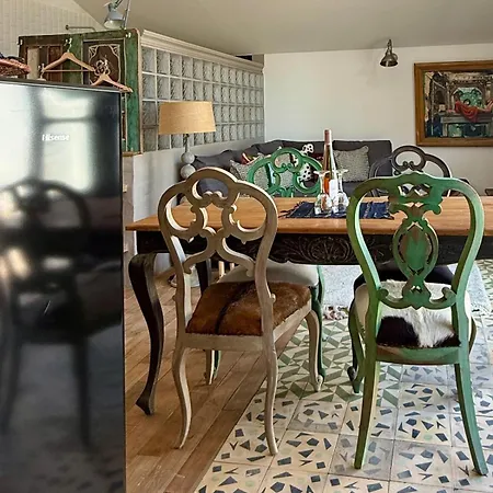 Casa Stardust & Quelfes